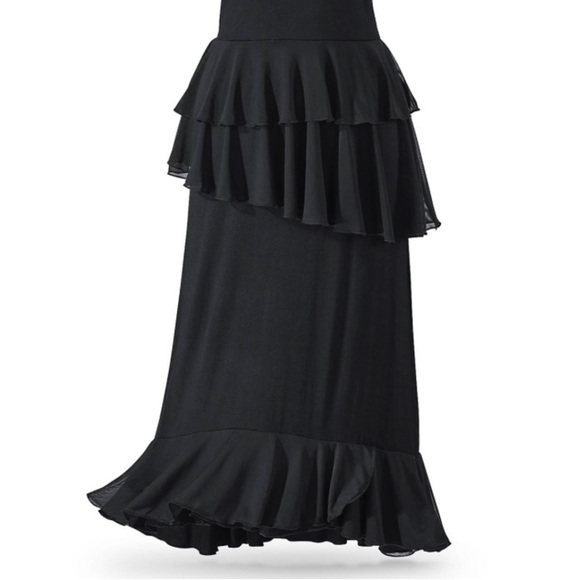 NWOT the pyramid collection Mesh Ruffle Knit Skirt - Picture 2 of 6